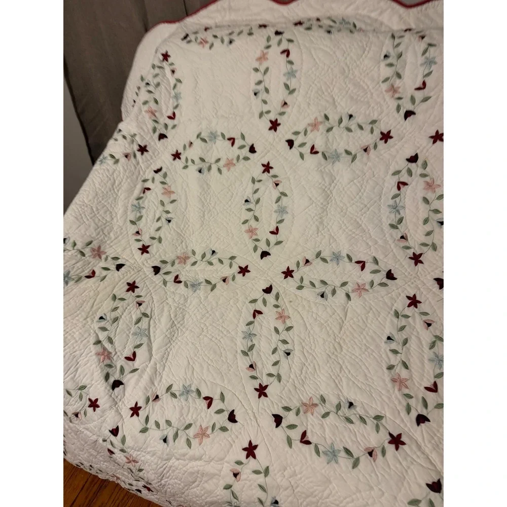 Embroidered Floral Double Wedding Ring Wreath Quilt & Sham Scalloped Edge 70x84